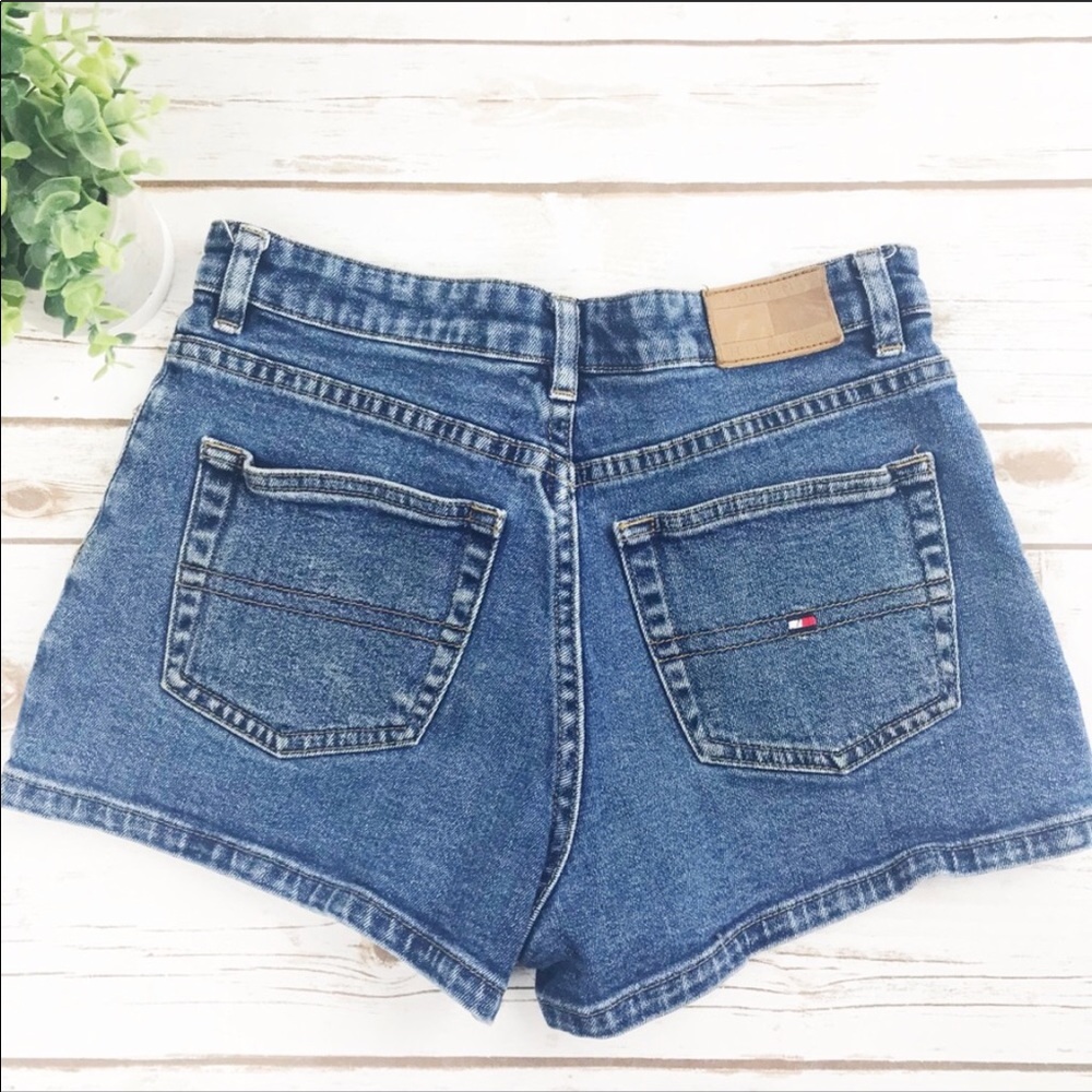 Vintage high waisted Tommy Hilfiger shorts